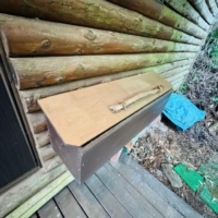 入口横・物入れ